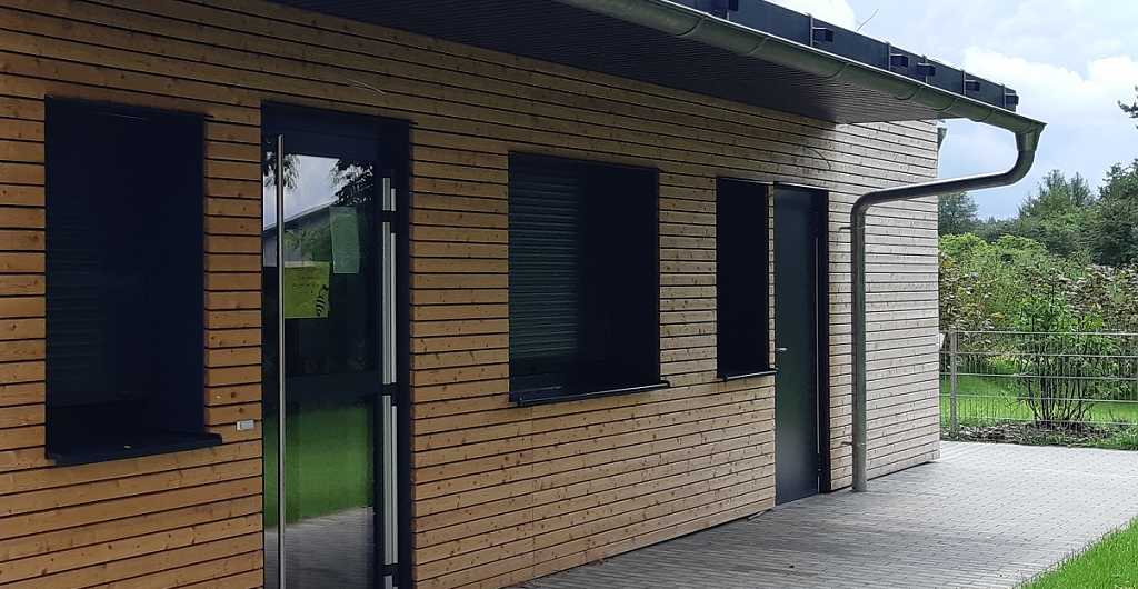 Container mit Rolladensystem