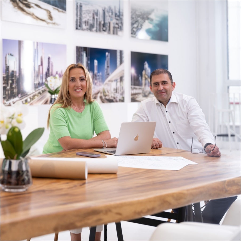 Team der SLC Raumcontainer GmbH bei der Beratung