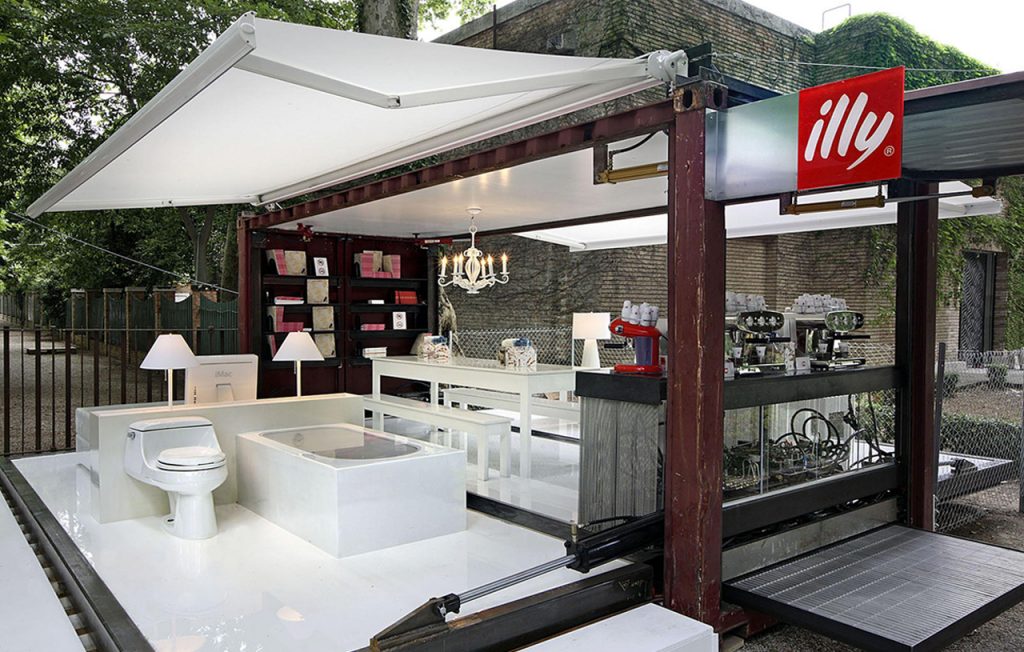 Modulares Café aus Schiffscontainern mit moderner Innenausstattung