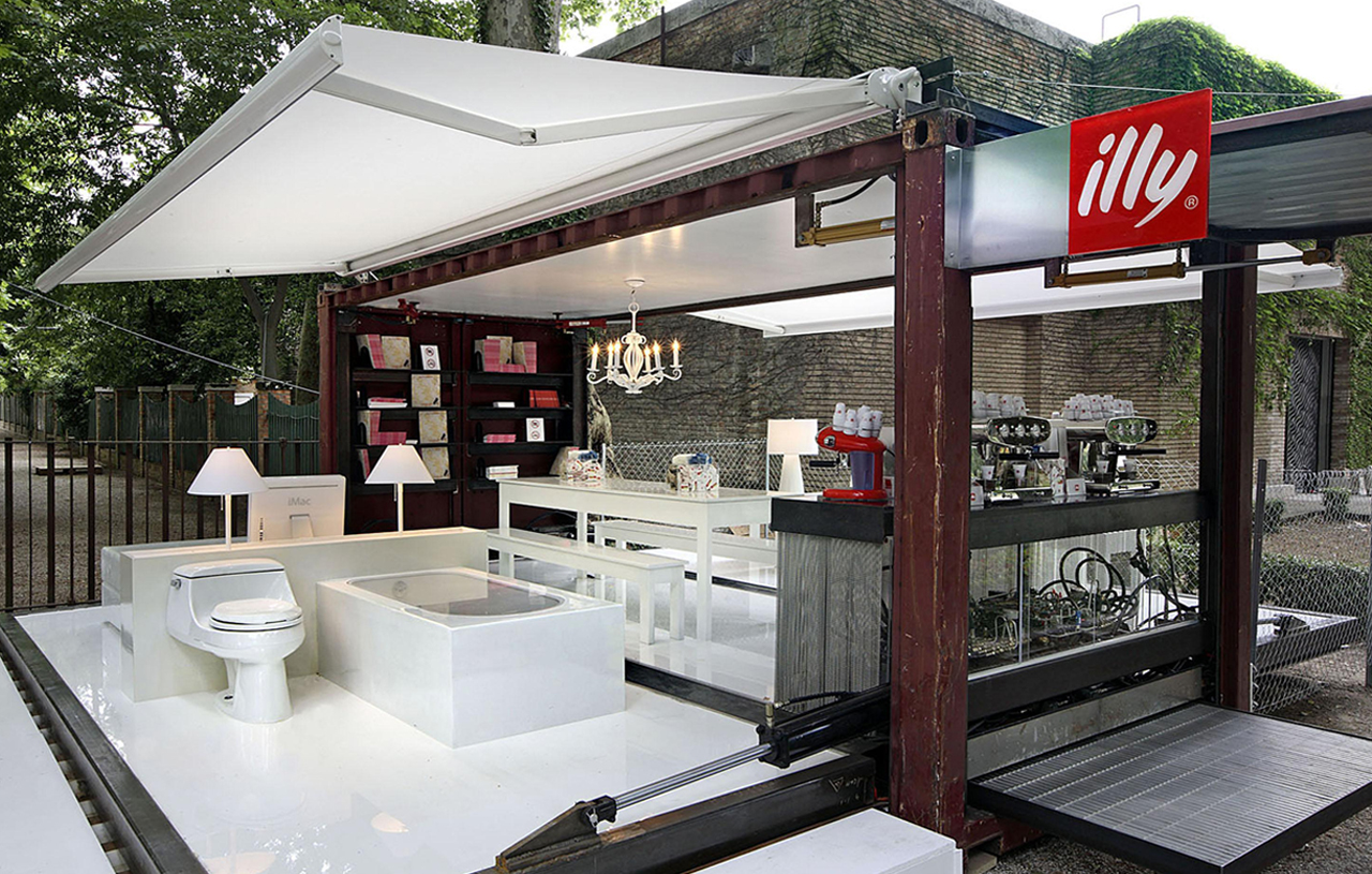 Modulares Café aus Schiffscontainern mit moderner Innenausstattung